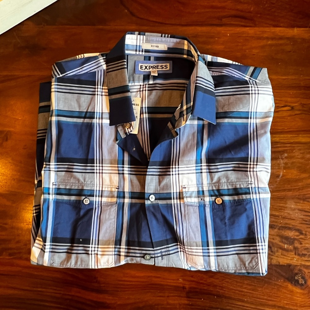 NWT men’s long sleeved casual button down shirt